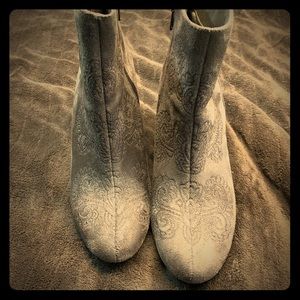 Brocade look taupe booties